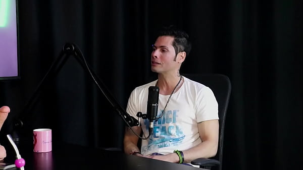 Adolescente gostosa e gostosa se apresenta - loira