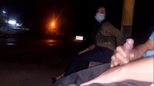 Schöner Teenager hat exotischen Spaß