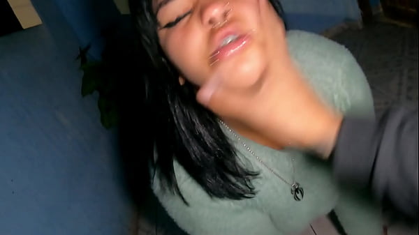 Heißer sexy Teenie tritt auf - Arsch