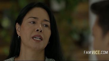 Latina-Stiefmutter bringt mir Manieren bei | StepKink