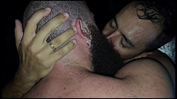 Il personal trainer è stato sedotto dai suoi amici e portato nel seminterrato del sesso, del sudore e di un sacco di eccitamento finché non sono venuti deliziosamente - FULL SHEER.COM