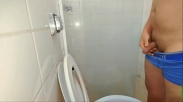 Me desperté cachonda porque la noche anterior le quité leche a mi prima a la que fui a visitar al campo.