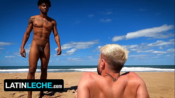 Después de follar a su amigo gay, un tipo heterosexual se folla a un semental negro en la playa