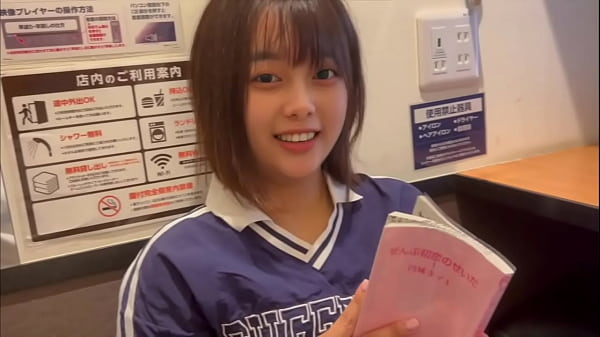 Después de todo, se siente mejor ser penetrado por un pene caliente que por un juguete &hellip_ Mi novio me empujaba mucho por detrás en un cibercafé &hellip_