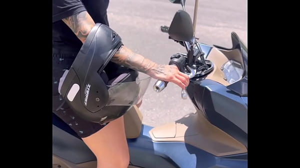 Uber moto Sapato queda encoxada y conmovida por famoso influencer ¡video filtrado!