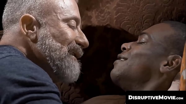 DisruptiveMovie.com - Cơ bắp Dilf Lance Charger chấp nhận kem hậu môn thô của Adrian Hart'_