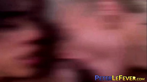 Der blonde Hintern Ander Wolfson wird in einem Dreier von Jay Wu und Tony Genius in den Arsch gedehnt