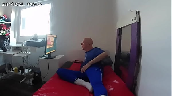 Blaue ADIDAS Ohne Unterhosen goileglatze