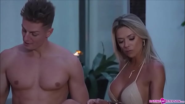 Damen entscheiden, dass es besser ist, ihre Jungenspielzeuge gemeinsam zu teilen