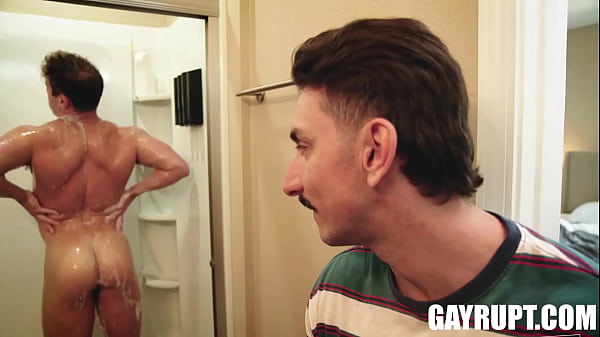 Kyle'_s Post-Workout Surprise: Michael'_s Shower Invasion