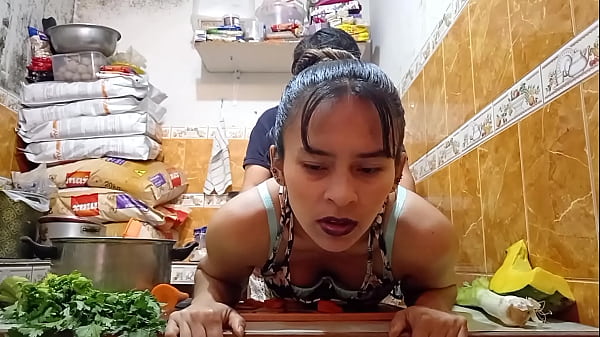 &iexcl_&iexcl_One, two, three my first cooking tutorial!! She eats the carrot from above and below before being fucked in full surprise recording. Delicious cum!!