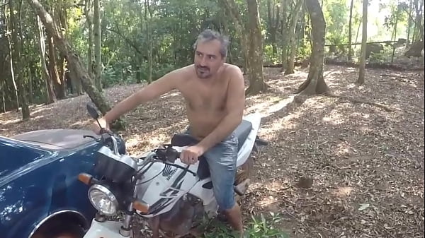 Carro estragou e o mec&acirc_nico se deu bem trailer