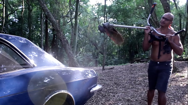 Brenda Floripa wurde von Alex Lima am Straßenrand angefahren, nur weil Dinnigata sie allein gelassen hatte