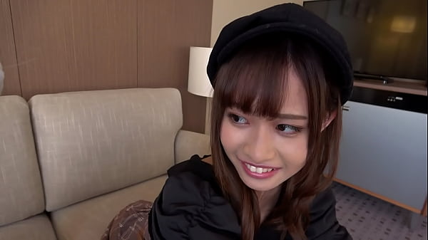 ¡Amigo sexual gonzo antes del trabajo y del hotel durante el día! Una belleza trascendental que todos reconocen se exprime con un pistón mientras usa un disfraz de conejita. El estrecho coño de una joven de 18 años se siente tan bien que un anciano no lo quiere