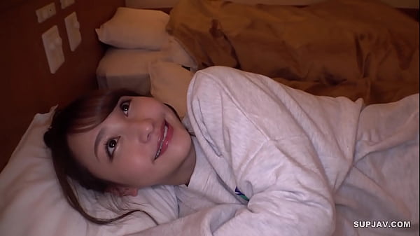 Slender beauty sex friend and Niigata pounding overnight trip creampie & hot spring blowjob