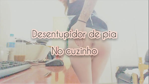 Sissy Mavka - playing with the sink plunger