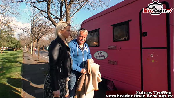 Belle ado effectue une ado