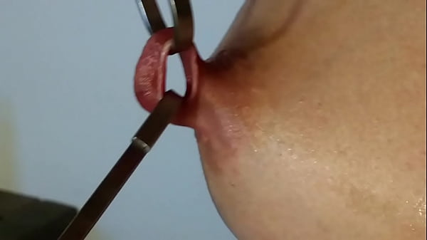 piercing per capezzoli allungabili e viziosi con ganci fino a 17 mm da vicino