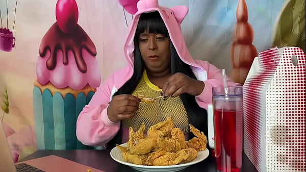 ¡¡¡Feedmetons es un cerdo gordo!!! SSBBW llenándose la cara mientras ve porno. Feederismo