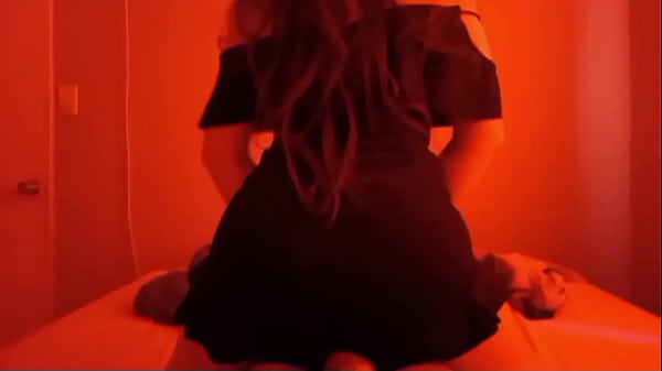 Adolescente adolescente disfruta de sí misma Video