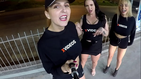 Meine Freunde und ich machen uns abends in Canoas fertig – DinniGata – Barbara Alves