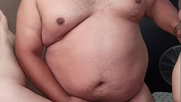 Visita inesperada: Toro me despierta para follarme delante de mi cornudo