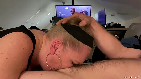 Jenna Jaymes lutscht Fans den Schwanz und bringt ihn zum Abspritzen 1080p (TJJE)