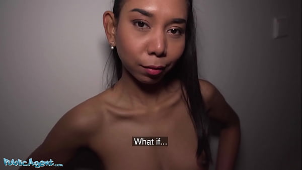 Schöner Teenie genießt das Abspritzen