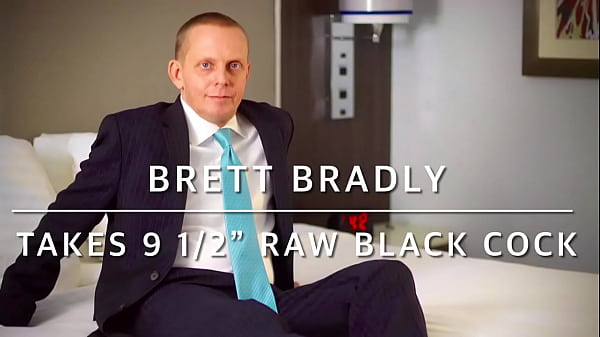 Ovviamente adoro il Big Black Cock. Adoro quando un enorme cazzo crudo genera il mio sperma aperto. Sono qui per soddisfare. Questo stallone bisessuale era appena uscito di prigione ma mi trattava ancora come la sua puttana carceraria.