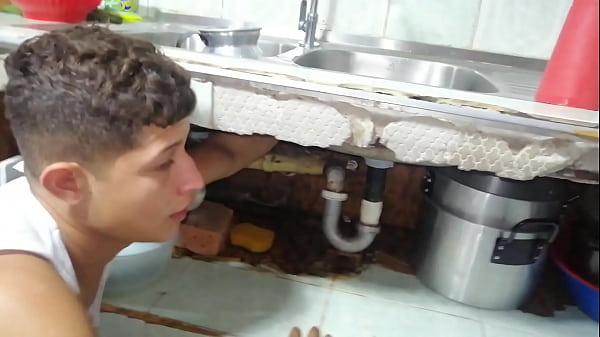 1 parte Mi scopo l'idraulico senza che mio marito sia presente