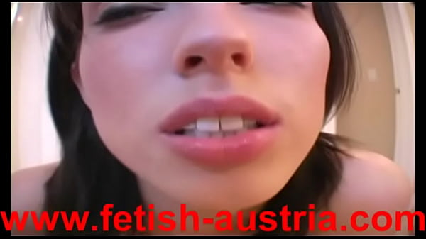 Erstaunlich schöner Teenager, der angibt