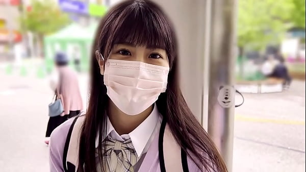 Airi (18)/J, die normalerweise befreundet ist, aber wenn sie nur zu zweit sind, macht sie eine ernsthafte Liebesbeziehung zu ihrem Freund [1. Periode] Sie wird zu einer J und schüttelt ihre schönen F-Cup-Brüste, während sie rohen Sex mit dem Kolben hat! Komplett bis nach hinten entkernt