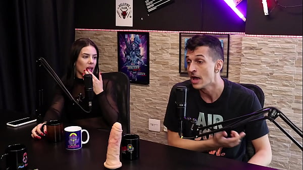 Pedro talks about Playboy and Santa Caliente when the hot black woman is scared by the black guy's dick Top Del&iacute_cia - Dieni Ga&uacute_cha and Pedro Albuquerque