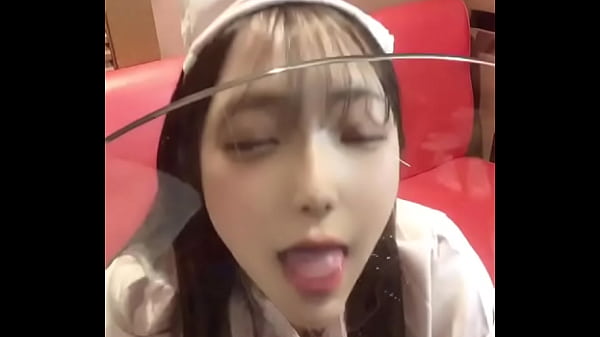 Ti piacerebbe sentire il suono del mio bacio in ASMR?