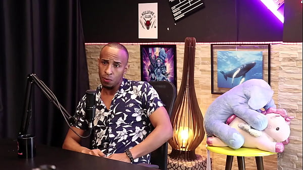 Black Top Del&iacute_cia saying he put his big dick in the hottie