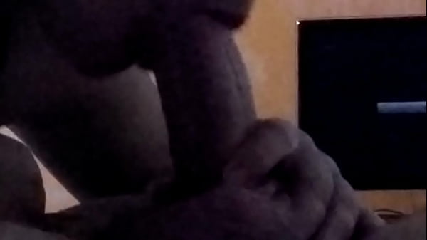 Ninfa japonesa chupando o pau do meio-irmão escondido enquanto todo mundo dorme na casa ao lado, até engolindo o leitinho