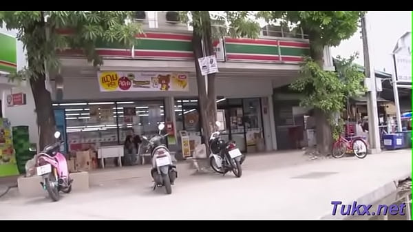 Sex-starved oriental teen woman Pai seems to be a slut with such a blowjob