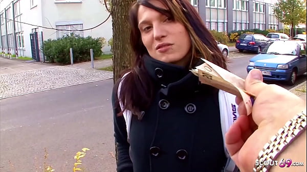 Schöner Teenie zieht Cumshot aus