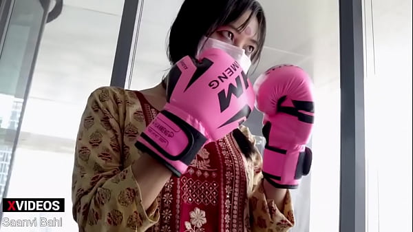 Desi UFC Fighter Girl Punch gosta de um profissional