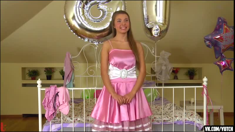 [Russische Prinzessin ist schon 18] Roxy Bell alles Gute zum 18. Geburtstag [hart anal, bis zum Äußersten gefickt, stöhnend, Sexporno, Blowjob, ficken