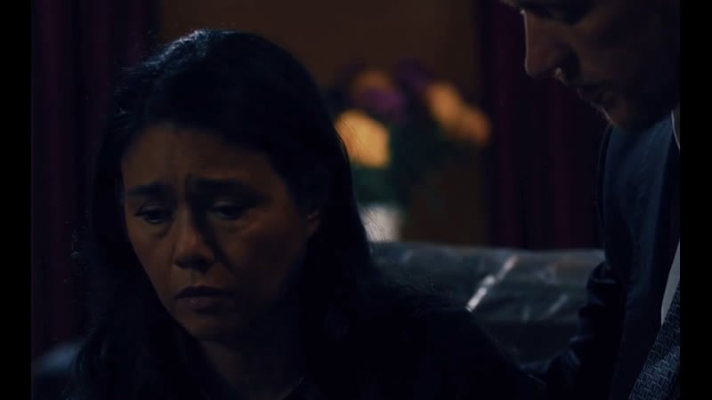 Porno, elle a 51 ans, veuve a demandé à son fils de porter l'uniforme de son père pour se livrer à l'inceste porno sexe MILF mature Dana Vespoli