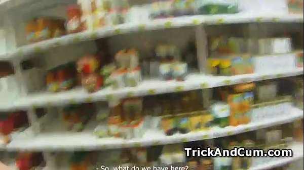 Oben ohne renata humpelt Schwanz unter dem Rock in POV