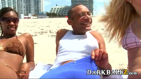 Großartige Prostituierte beim Ficken mit riesigen Schwänzen