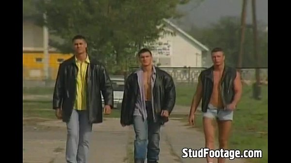 I motociclisti gay sexy adorano sporcarsi